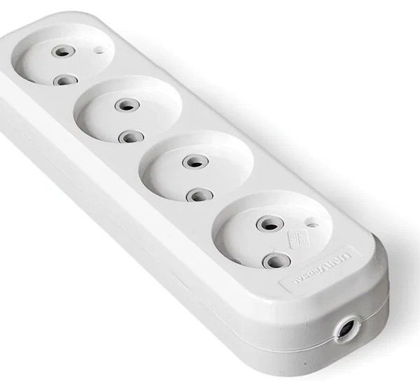 Колодка удлинителя 4 гн. с/з с выкл. АБС- пластик UNIVersal (1/100)