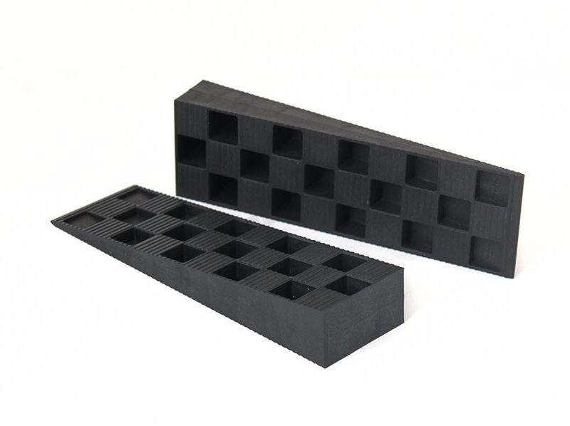 Клин монтажный 14*100*40 для монтажа окон и дверей