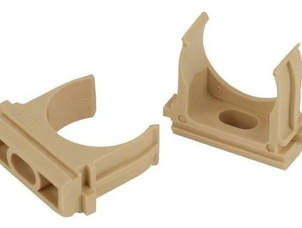 Клипса для крепежа трубы Д20 сосна