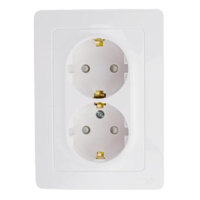 Розетка 2ОП с/з со шторками 16А 250В белый BLANCA