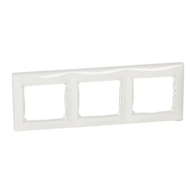 Рамка 3-х постовая белая Valena Legrand (2/40)