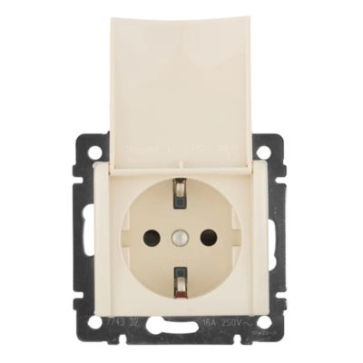 Розетка 1СП с/з слоновая кость с крышкой (механизм) Valena Legrand (10)