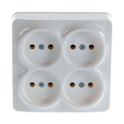 Розетка 4ОП б/з белая квадрат IONICH UNIVersal