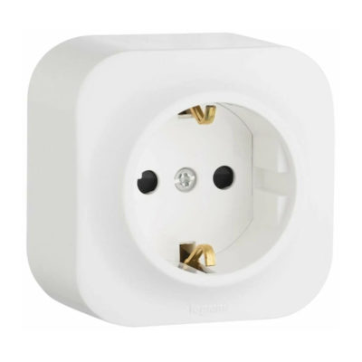Розетка 1ОП 16А с/з без шторок белая Quteo