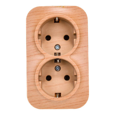 Розетка 2ОП с/з сосна IONICH UNIVersal (10/200)