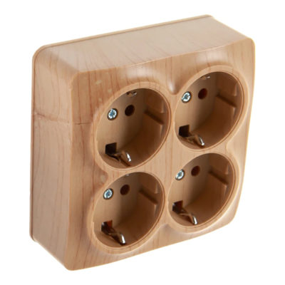 Розетка 4ОП с/з сосна квадрат IONICH UNIVersal (10/200)